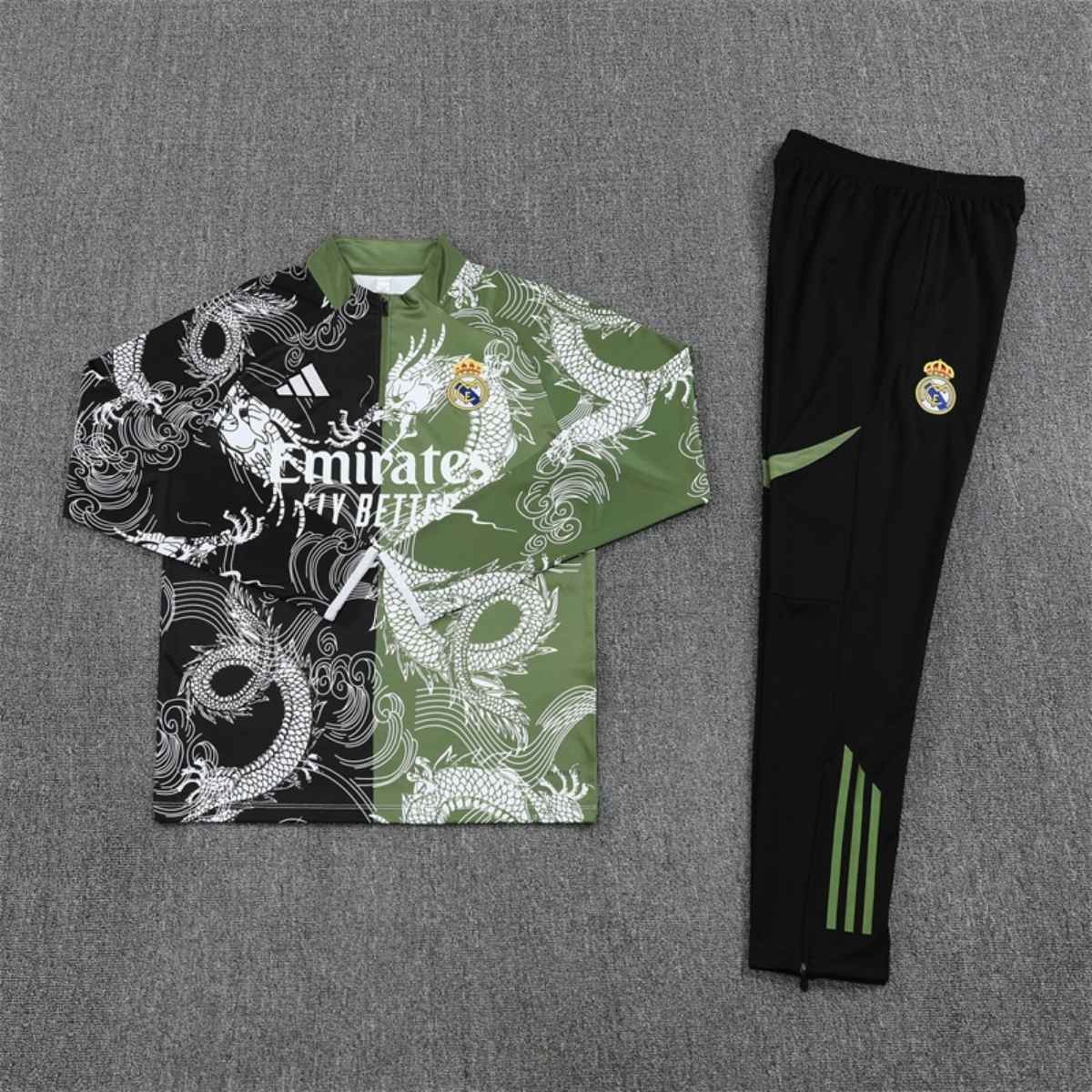 kit-treino-real-madrid-2025-26-preto-verde-masculino (2) Conjunto Treino Real Madrid Calça e Jaqueta Dragão Preto/Verde 2025/26 Masculina