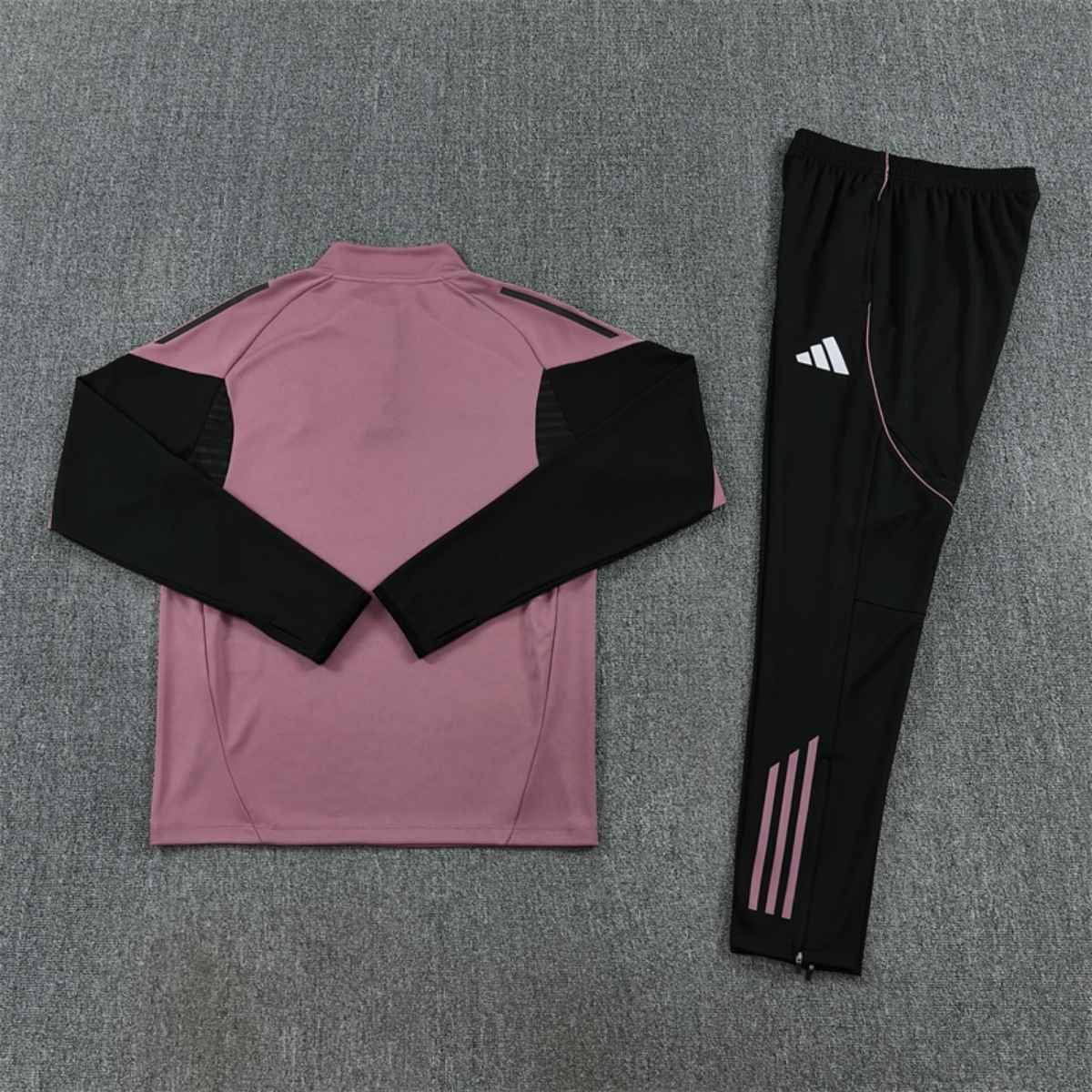 kit-treino-real-madrid-2025-26-roxo-fechado-masculino (3) Conjunto Treino Real Madrid Calça e Jaqueta Roxo 2026/27 Masculina