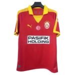 camisa-galatasaray-vermelha-retro-uzun-kollu-2026-masculina