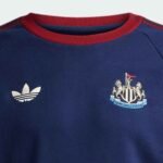 camisa-newcastle-united-azul-escuro-2026-27-og-crew-manga-longa