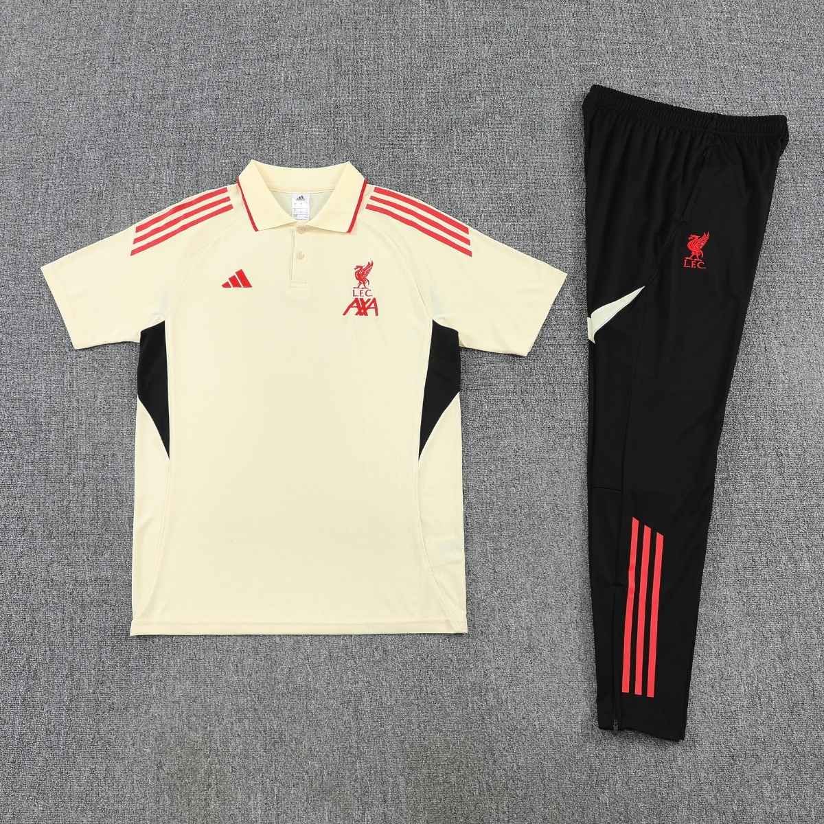 kit-treino-liverpool-2025-26-bege-preto-masculino (2) Conjunto Viagem Liverpool FC Camisa Polo e Calça Bege 2025/26 Masculino