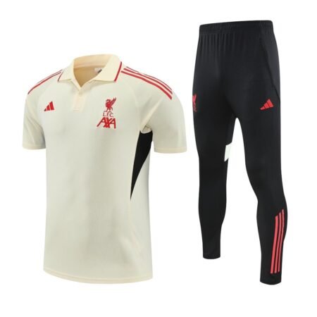 Conjunto Viagem Liverpool FC Camisa Polo e Calça Bege 2025/26 Masculino