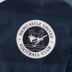 camisa-newcastle-united-azul-2026-27-away-ii-manga-longa
